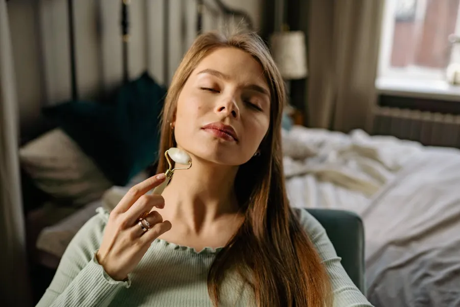 Face Roller Benefits For Glowing Skin